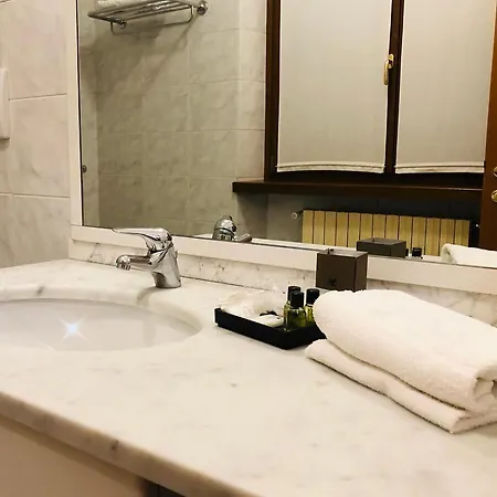 Rege Linate Hotel apartamentowy *
